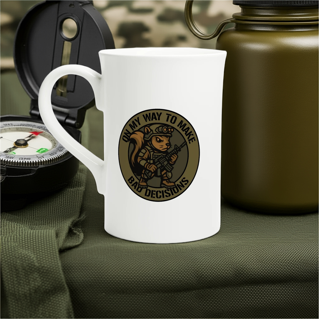 Taza delgada de porcelana blanca de 10 oz "Malas decisiones"